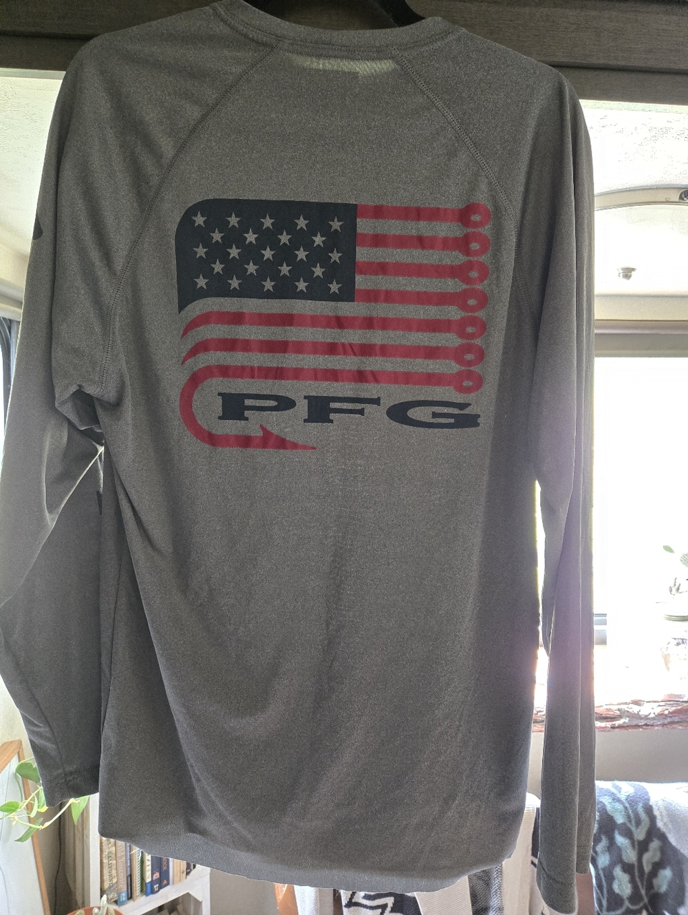 🔥 COLUMBIA PFG OMNI-SHADE LONG SLEEVE – MEN’S SIZE SMALL – FISHING GRAPHIC 🔥